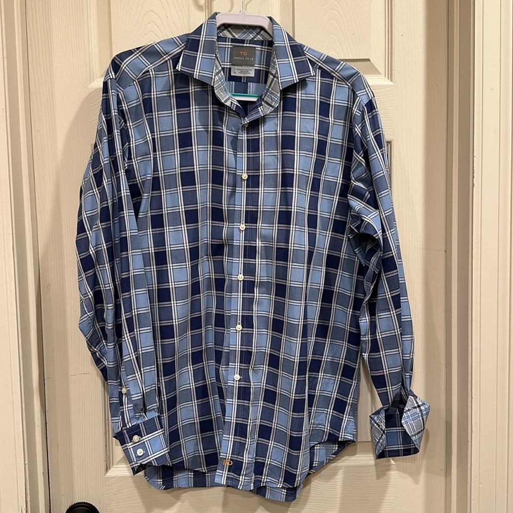 Thomas Dean men’s dress shirt.
